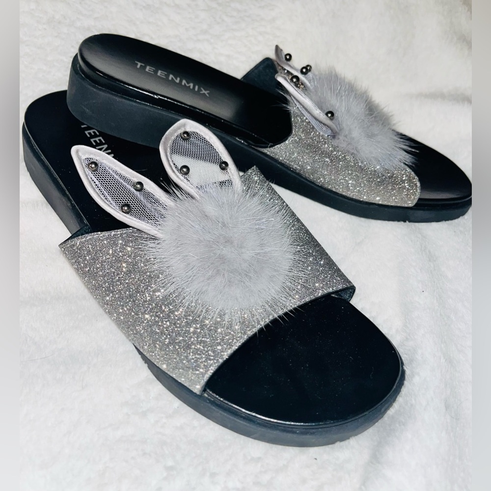TEENMIX Bunny Slider Sandals  sz 7 Unique!